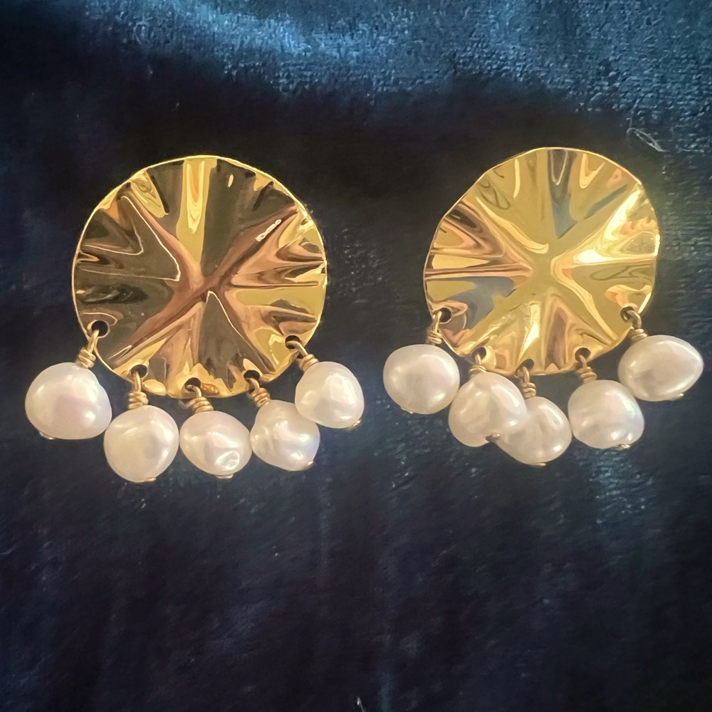 NEST Jewelry Wavy Pearl Drop Earrings